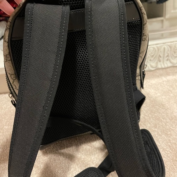 Gucci backpack wearing for couple time very beautiful and very good condition - Picture 5 of 8